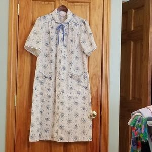 Vintage Floral Snap-Front Robe House Dress